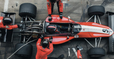 Pit crew working on a F1 racecar